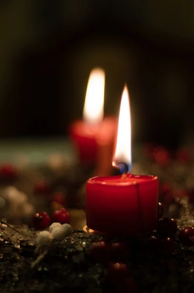 Boże Narodzenie świece na girlde z rozmazane tło — Zdjęcie stockowe