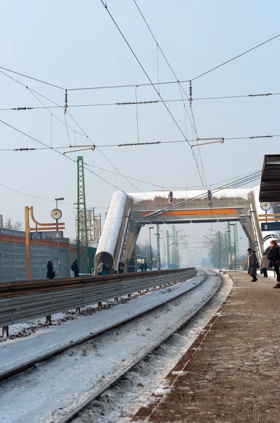 Kış tüneli ile tren istasyonu — Stok fotoğraf