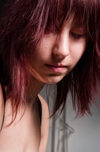 Beautiful young girl looking depressed — Stock Photo, Image