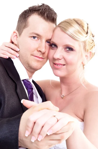 Braut und Bräutigam halten Hand an — Stockfoto
