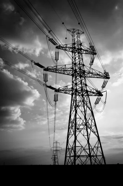 Elektrische Leitungen in schwarz und weiß — Stockfoto