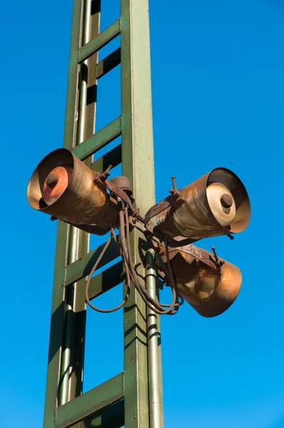 Rusty old, but working speakers at a hungarian train station — Stock Photo, Image
