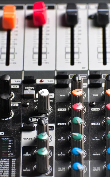 Textura de um misturador de som áudio com botões — Fotografia de Stock