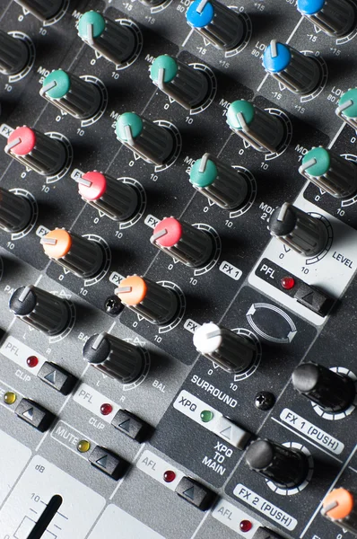 Část zvukového mixéru s tlačítky — Stock fotografie
