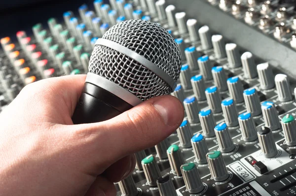 Sound mixer met microfoon — Stockfoto