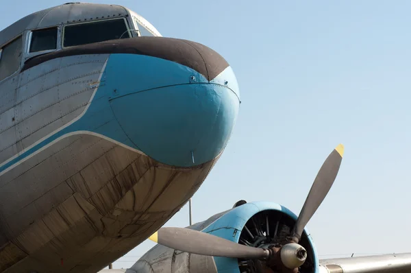 Close-up van een vintage propeller-vliegtuig — Stockfoto