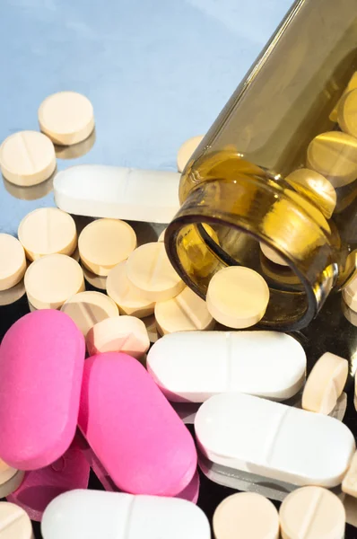 Butelka leku z tabletkami — Zdjęcie stockowe