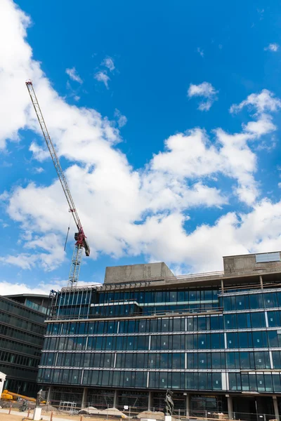 Sitio de construcción con cielo azul — Foto de Stock