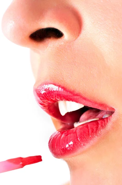Close up van een meisje met geopende mond, make-up op te zetten — Stockfoto