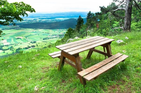 Área de picnic en las montañas —  Fotos de Stock