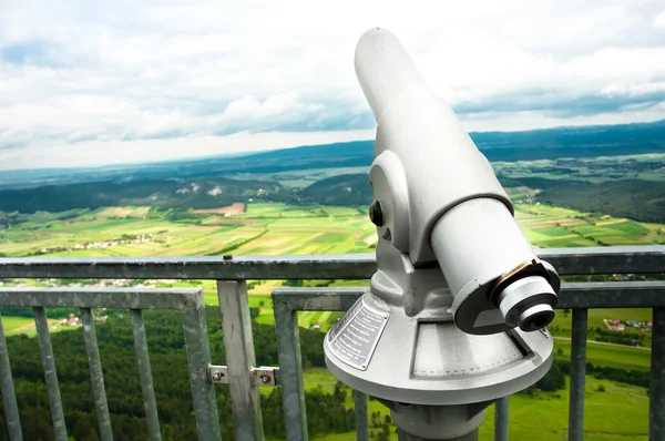 Binocular con montañas y cielo — Foto de Stock