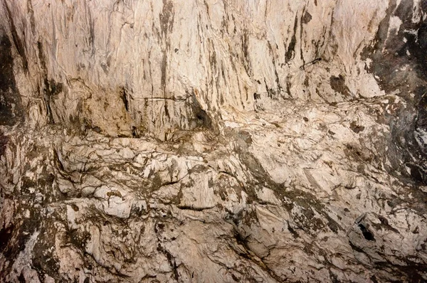 Klippformation inne i en grotta — Stockfoto