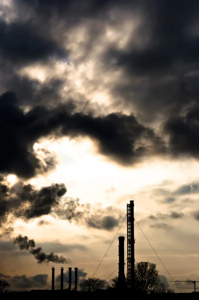 Silhouette of a power plant against evening sky — Stock Photo, Image