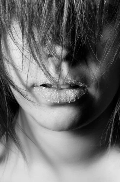 Closeup ενός κοριτσιού με ζάχαρη πάνω στα χείλη — Φωτογραφία Αρχείου
