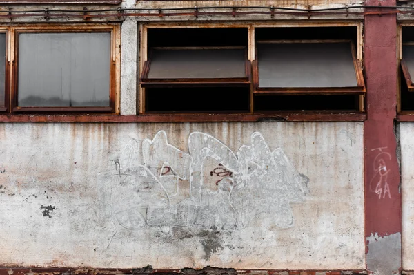 Régi elhagyott ipari épület, windows — Stock Fotó