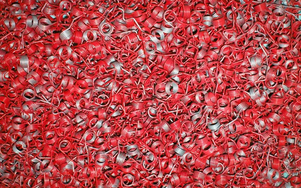 Masywne czerwone sprężyny — Zdjęcie stockowe