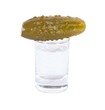 Marinaded salatalık ve vodka şarap cam