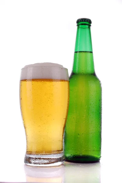 Склянка і пляшка пива — стокове фото