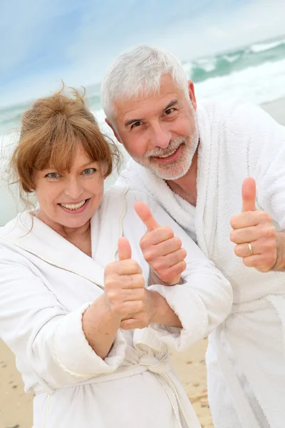 Retrato de feliz pareja de ancianos — Foto de Stock