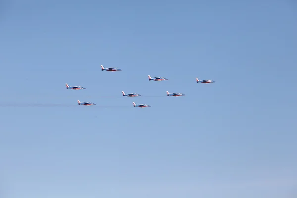 Airshow w błękitne niebo — Zdjęcie stockowe