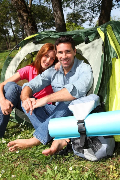 Couple doing camping in summer — Stock Photo, Image