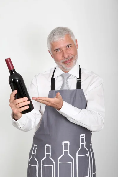 Κρασί σερβιτόρος στέκεται πάνω σε λευκό φόντο — Φωτογραφία Αρχείου