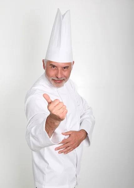 Senior chef-kok met duim omhoog — Stockfoto