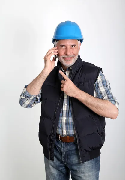 Εργοδηγός μιλώντας στο τηλέφωνο — Φωτογραφία Αρχείου