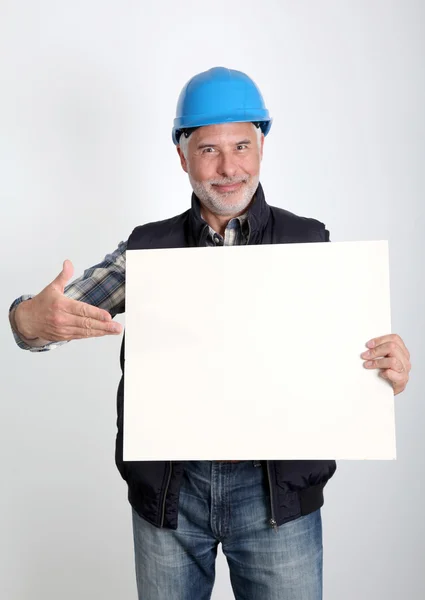 Ritratto di artigiano che mostra tavola bianca — Foto Stock