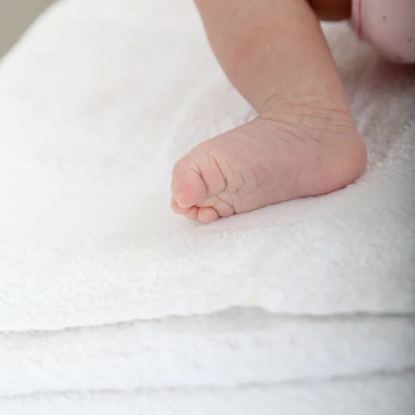 Крупним планом дитяча нога — стокове фото