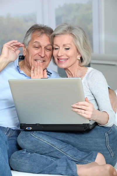 Senior couple waving at web camera — Stock Photo, Image