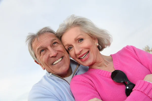 Крупный план счастливой пожилой пары — стоковое фото