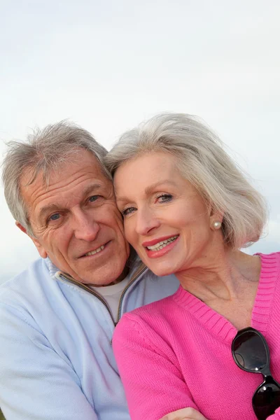 Крупный план счастливой пожилой пары — стоковое фото