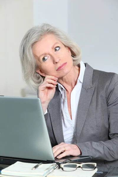 Portrait of senior businesswoman in office — Stock Photo, Image