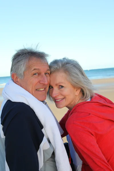 Senior couple exercising by the sea — Stock Photo, Image