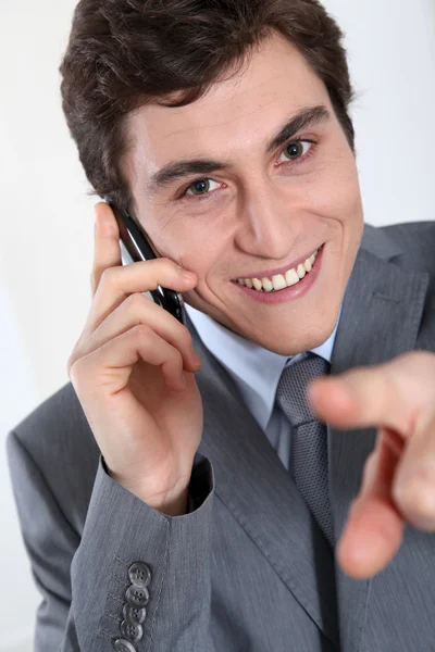 Primer plano del hombre de negocios en el teléfono — Foto de Stock
