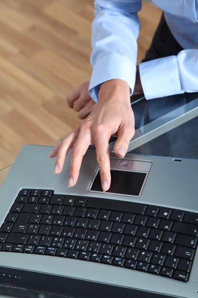 Крупный план на клавиатуре ноутбука — стоковое фото