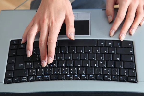 Fechar no teclado do computador portátil — Fotografia de Stock