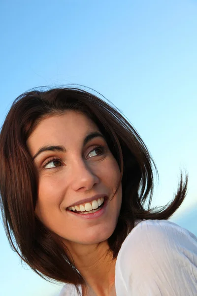 Portrét krásné usmívající se žena — Stock fotografie