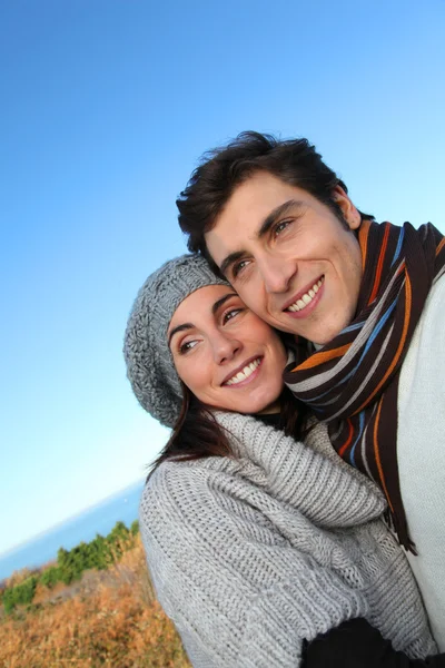 Retrato de casal feliz na temporada de outono — Fotografia de Stock