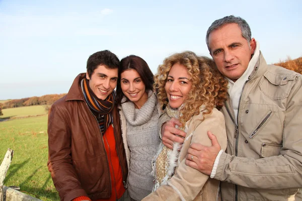 Group of friends in field — Stock Photo, Image