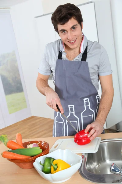 Uomo in cucina — Foto Stock