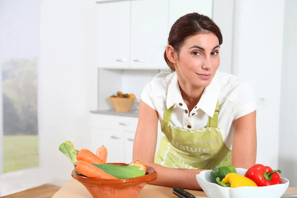 Woman in home kitchen — Stock Photo, Image