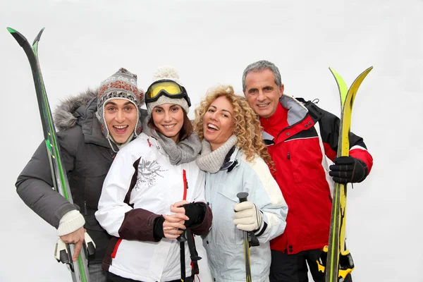 Groep gelukkige vrienden in wintervakantie — Stockfoto