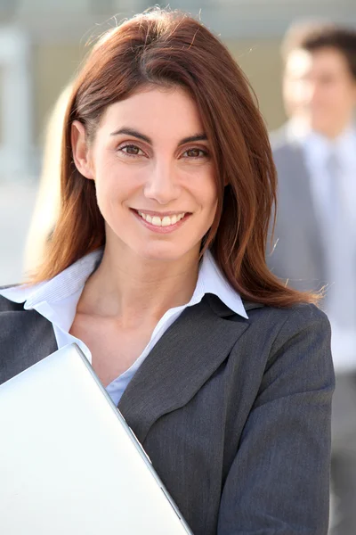 Empresária sorridente — Fotografia de Stock