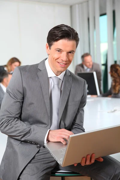 Businessman working on laptop compute — Stock Photo, Image