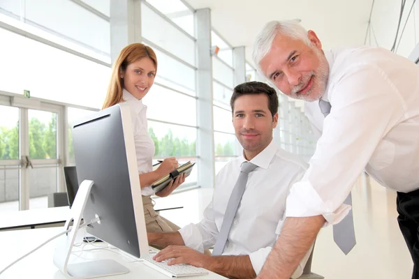 Office workers with manager in a meeting — Stock Photo, Image