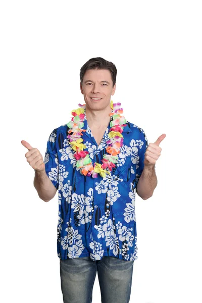 Чоловік стоїть з гавайською сорочкою — стокове фото