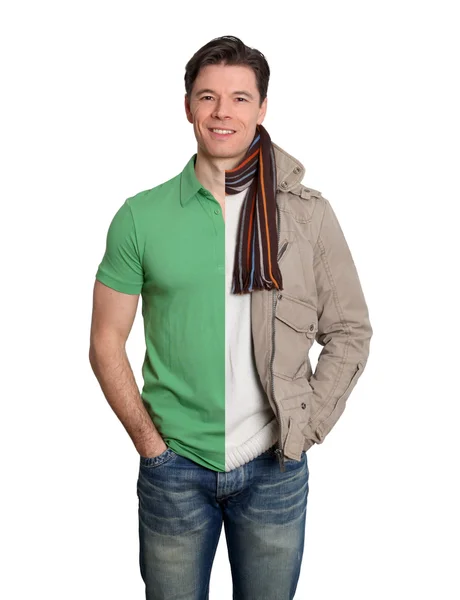 Чоловік з літнім та зимовим одягом — стокове фото