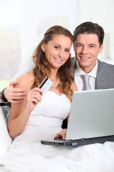 Bride and groom doing shopping on inernet — Stock Photo, Image
